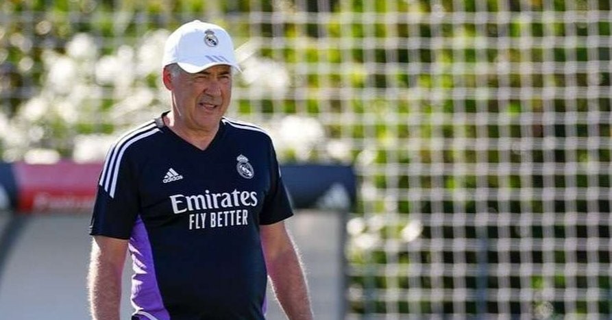 Pelatih Real Madrid, Carlo Ancelotti, mengingatkan para pemannya agar kembali fokus menatap musim ini. (Foto: Twitter/@mrancelotti)
