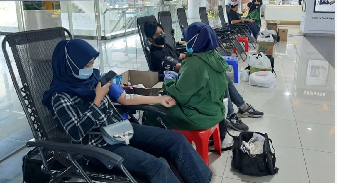 Ilustrasi donor darah yang dilakukan disalah satu mal di Surabaya. (Foto: Pita Sari/Ngopibareng.id)