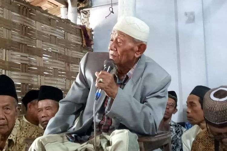 KH Chusein Ilyas, ulama yang hidup sederhana di Mojokerto. Hasil didikan pondok pesantren. (Foto: Istimewa)