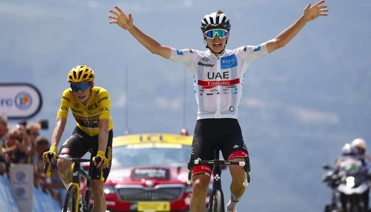 Tadej Pogacar (UAE Team Emirates) berhasil memenangkan Tour de France etape 17 mengalahkan Jonas Vingegaard. (Foto: Istimewa)