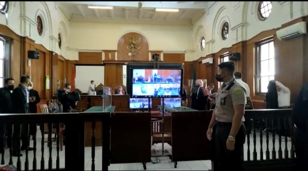 Sidang kasus pencabulan santriwati dengan terdakwa MSAT di PN Surabaya (Foto: Andhi Dwi/Ngopibareng.id)