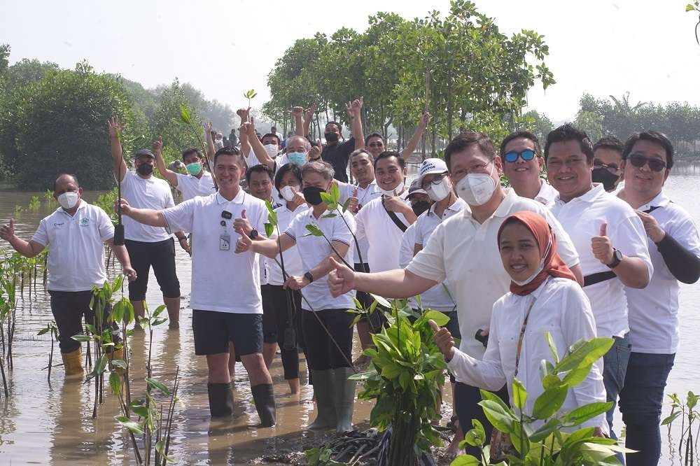 Penanaman mangrove oleh Samator di Kendal Jawa Tengah sebagai bentuk CSR. (Foto: Istimewa)