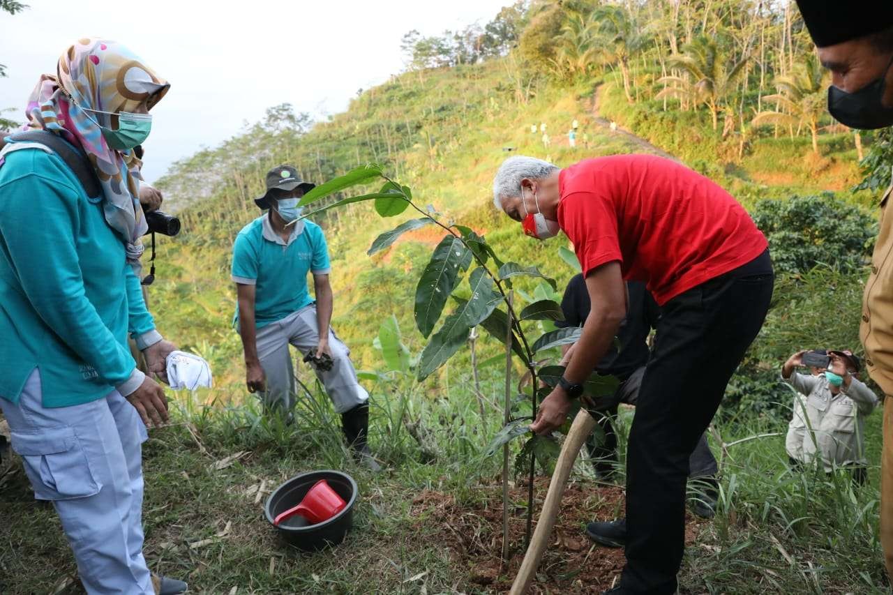 Gubernur Jawa Tengah, Ganjar Pranowo, berhasil memulihkan lahan kritis di Jateng seluas 251.037 hektare. (Foto: dok. Humas Pemprov Jateng)