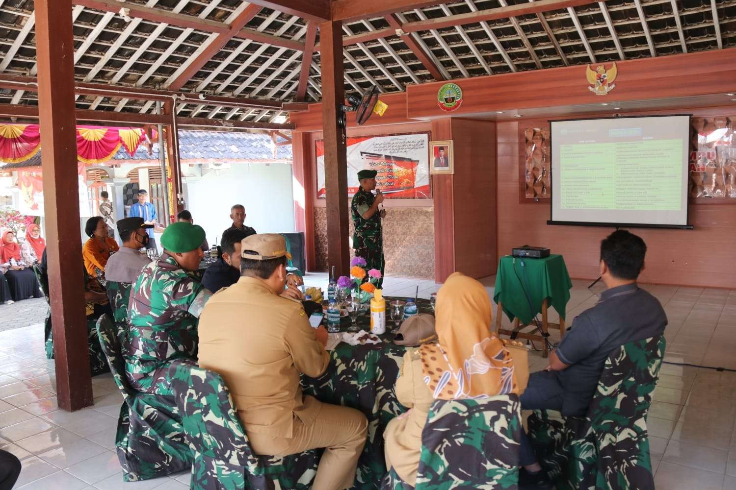 TNI berikan penjelasan program kegiatan TMMD di Balai Desa Sempu Kecamatan Kunduran