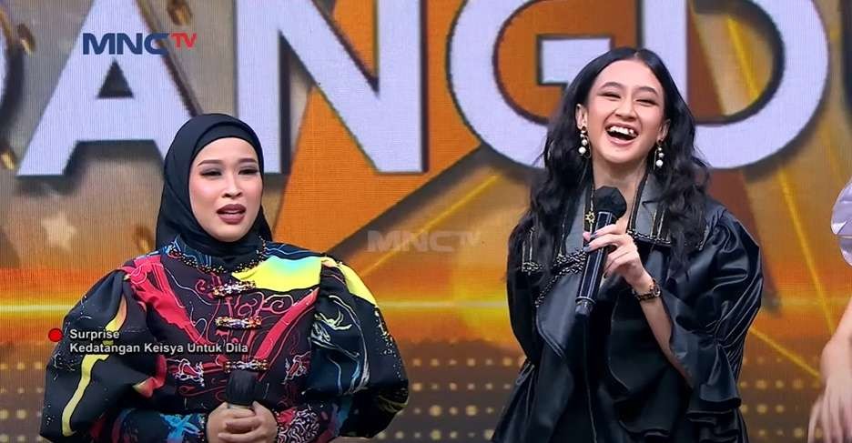 Duet bareng Keisya Levronka dengan Dilla, peserta Rising Star Indonesia Dangdut di MNCTV, viral karena komentar Ivan Gunawan dan Astrid Tiar. (Foto: Dokumentasi MNCTV)