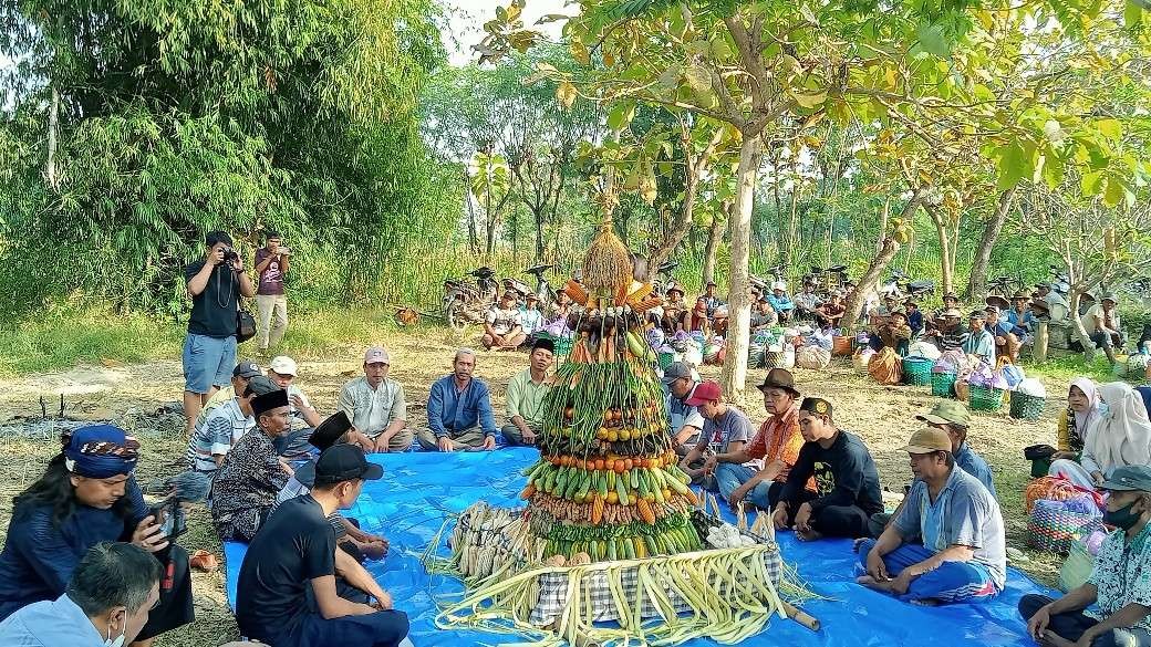 Warga Dusun Luwuk, Desa Kedungrejo, Kecamatan Kerek, Kabupaten Tuban menggelar acara sedekah bumi (Khoirul Huda/Ngopibareng.id)