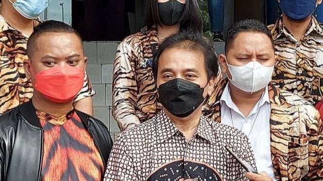 Polda Metro Jaya menahan Roy Suryo usai ditetapkan sebagai tersangka kasus dugaan penistaan agama terkait meme stupa Candi Borobudur yang mirip Jokowi. (Foto: Ant)