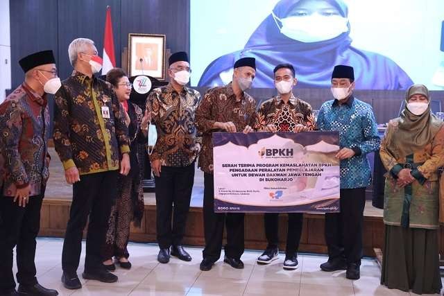 Gubernur Jawa Tengah Ganjar Pranowo bersama Walikota Surakarta Gibran Rakabuming Raka mendukungan peningkatan kuota haji dan pembuatan asrama haji baru, serta penguatan Badan Nasional Penanggulangan Bencana (BNPB). (Foto: Istimewa)