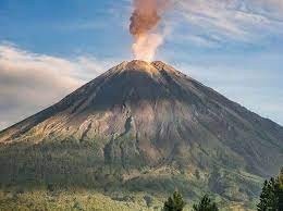 Gunung Semerung terletak di Kabupaten Malang dan Kabupaten Lumajang. (Foto: dok. Ngopibareng.id)