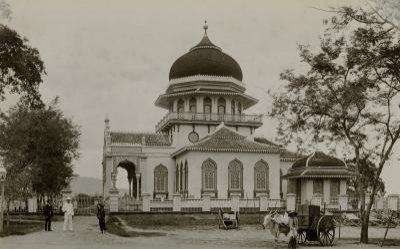 Masjid Raya Baiturrahman Banda Aceh yang dibangun oleh Sultan Iskandar Muda pada tahun 1022 H/1612 M. (Fotosimas.kemenag.go.id)