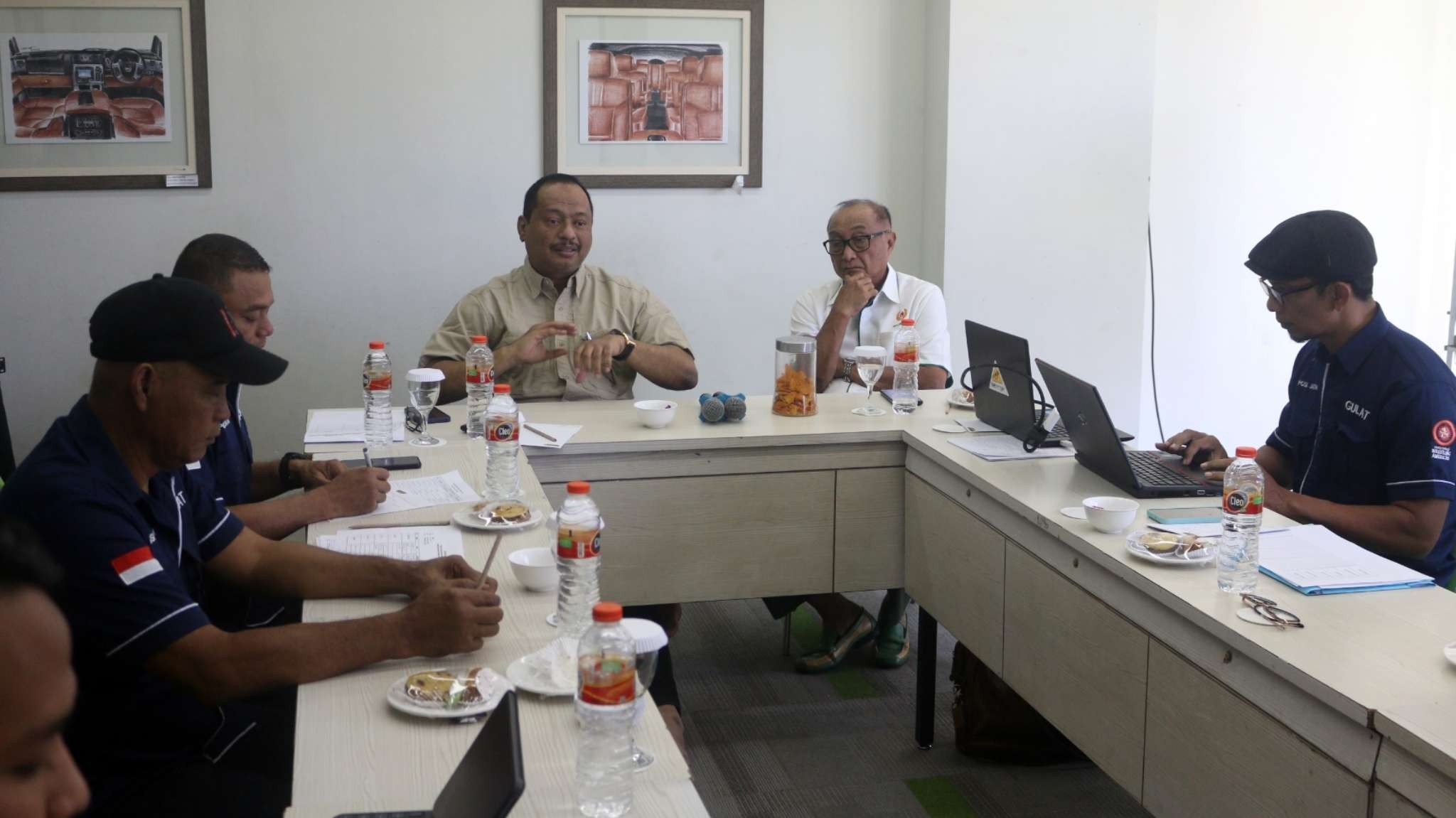 Ketua KONI Jatim, M Nabil saat memberi arahan dalam pertemuan dengan pengurus cabor di Surabaya. (Foto: Fariz Yarbo/Ngopibareng.id)