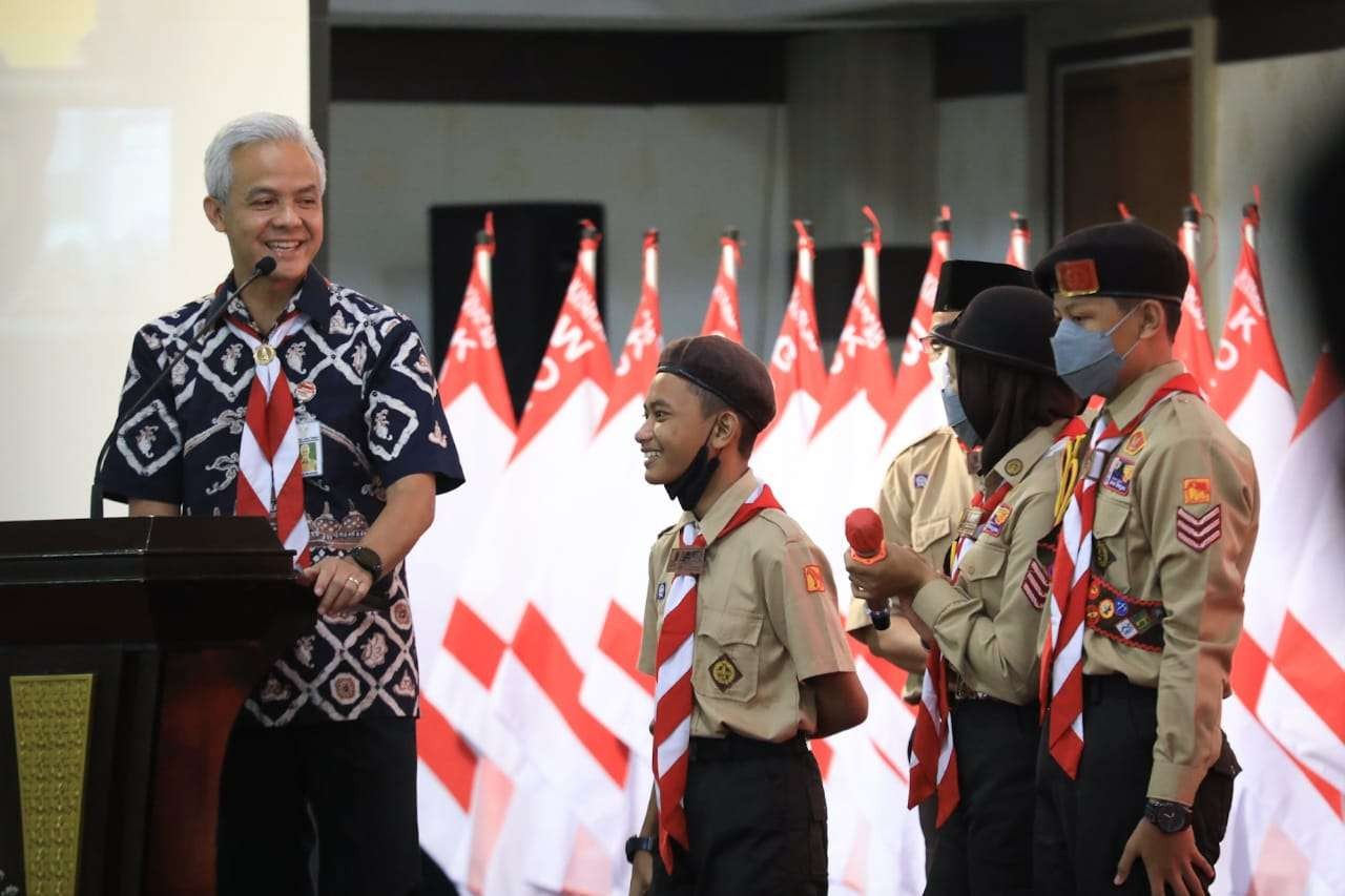 Gubernur Ganjar Pranowo melepas kontingen Jateng ke Jambore Nasional 11. (Foto: Istimewa)