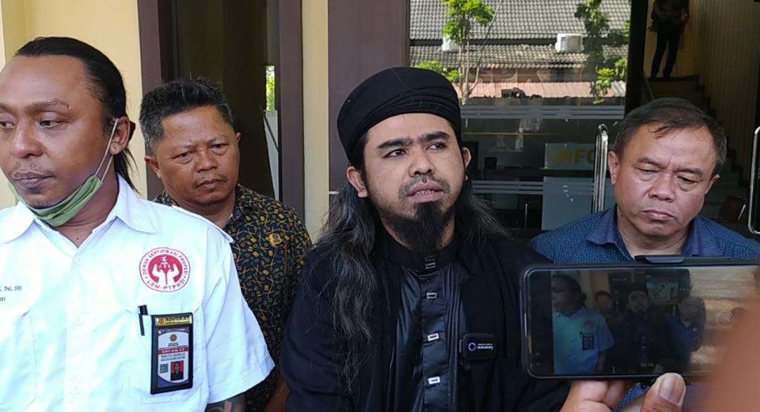Samsudin usai melaporkan Pesulap Merah di Mapolda Jatim, Surabaya, Rabu 3 Agustus 2022. (Foto: Istimewa)