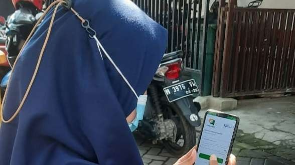 Ilustrasi masyarakat Kota Pasuruan menggunakan aplikasi e-Sambat untuk melakukan pengaduan terkait pelayanan publik. (Foto: dok. Humas Pemkot Pasuruan)