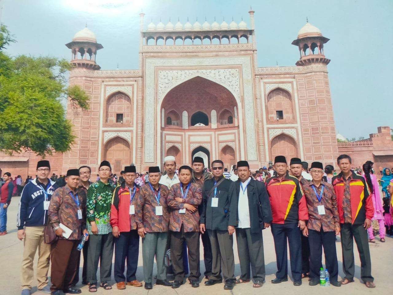 Para tokoh FKUB Kota Surabaya saat berkunjung ke Masjid Jama' Kota Delhi, India. (Foto:FKUB SBY)
