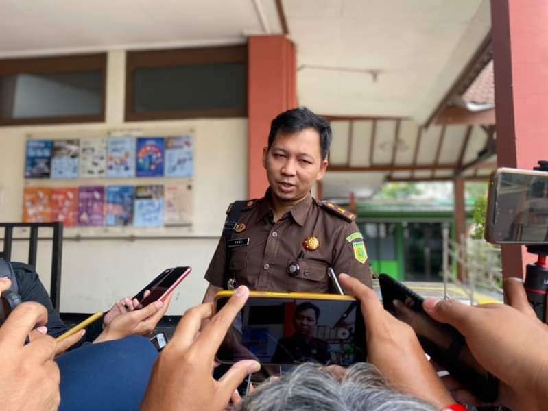 Jaksa Penuntut Umum (JPU) Kejari Batu, Yogi Sudharsono saat berada di PN Kota Malang (Foto: Lalu Theo/Nopibareng.id)