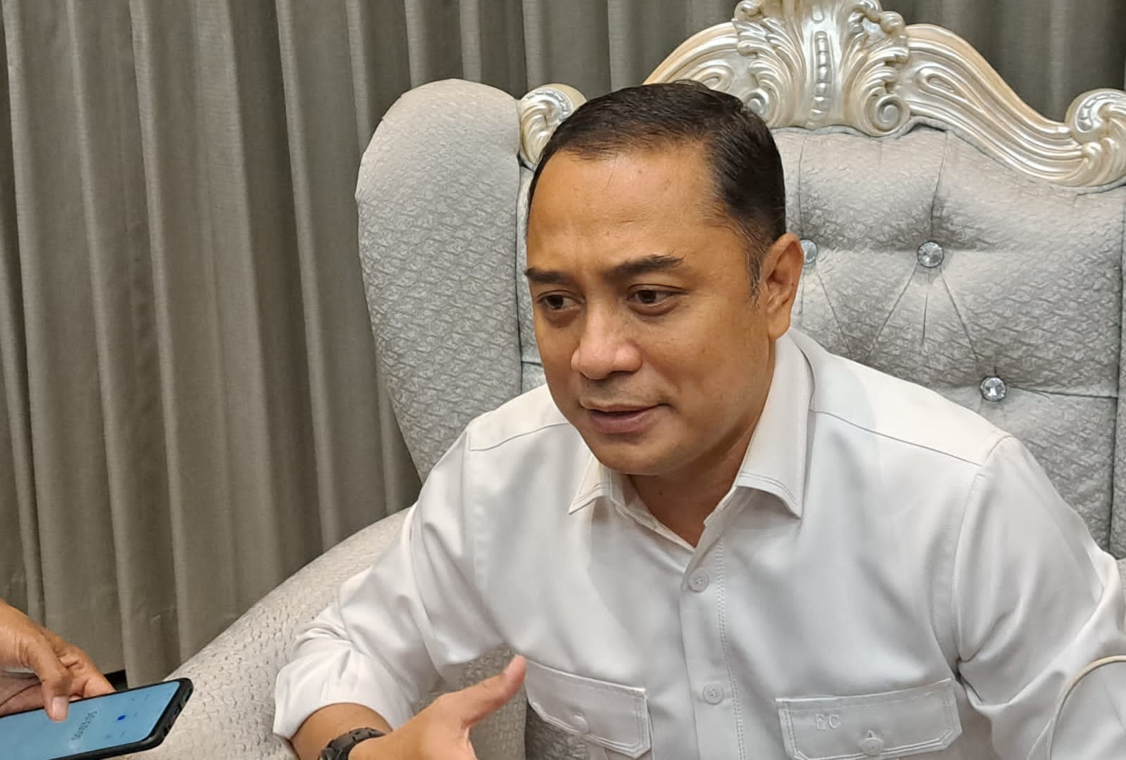 Walikota Surabaya, Eri Cahyadi menegaskan denda bagi pelanggar Kawasan Tanpa Rokok (KTR) sudah diberlakukan pada akhir Agustus 2022. (Foto: Pita Sari/Ngopibareng.id)