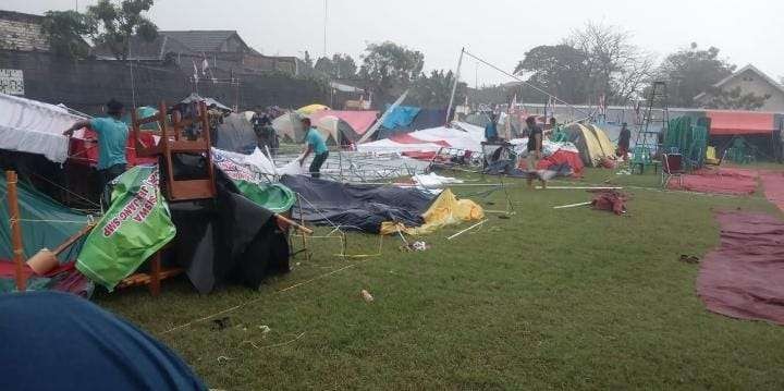 Kondisi tenda peserta perkemahan dalam rangka hari pramuka ke 61 di Bojonegoro. (Foto: Ahmad Sampurno/Ngopibareng.id)