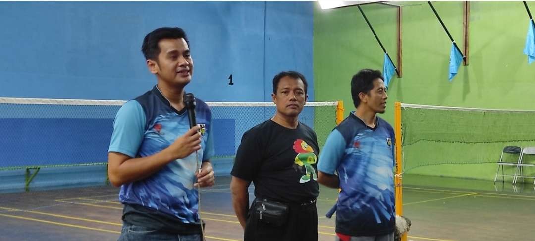Reza Darmawan, DPD KNPI Kota Kediri, membuka kegiatan Turnamen Bulu Tangkis Cup 2022 (Foto: Fendy Plesmana/Ngopibareng.id)