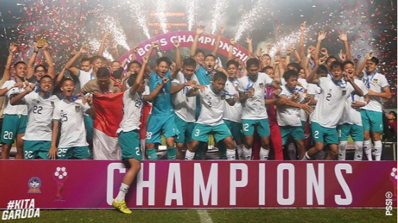 Selebrasi Timnas Indonesia U-16 saat dinobatkan sebagai juara Piala AFF, mengalahkan Vietnam di Stadion Maguwoharjo, Yogyakarta, Jumat 12 Agustus 2022. (Foto: Instagram PPSSI)