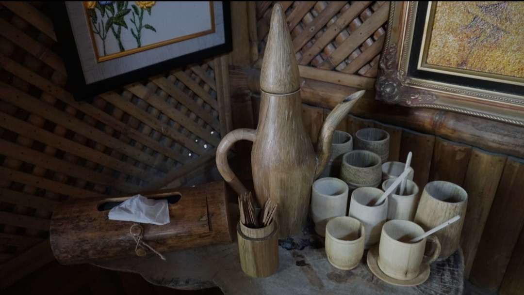Perabotan bambu produksi Seniman Lukis.(Foto: Deni Lukmantara/Ngopibareng.id)