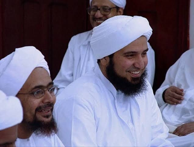 Habib Umar bin Hafidz dan besannya. Dua ulama Ahlussunnah waljamaah yang selalu meneduhkan hati. (Foto:Habib umar fans)