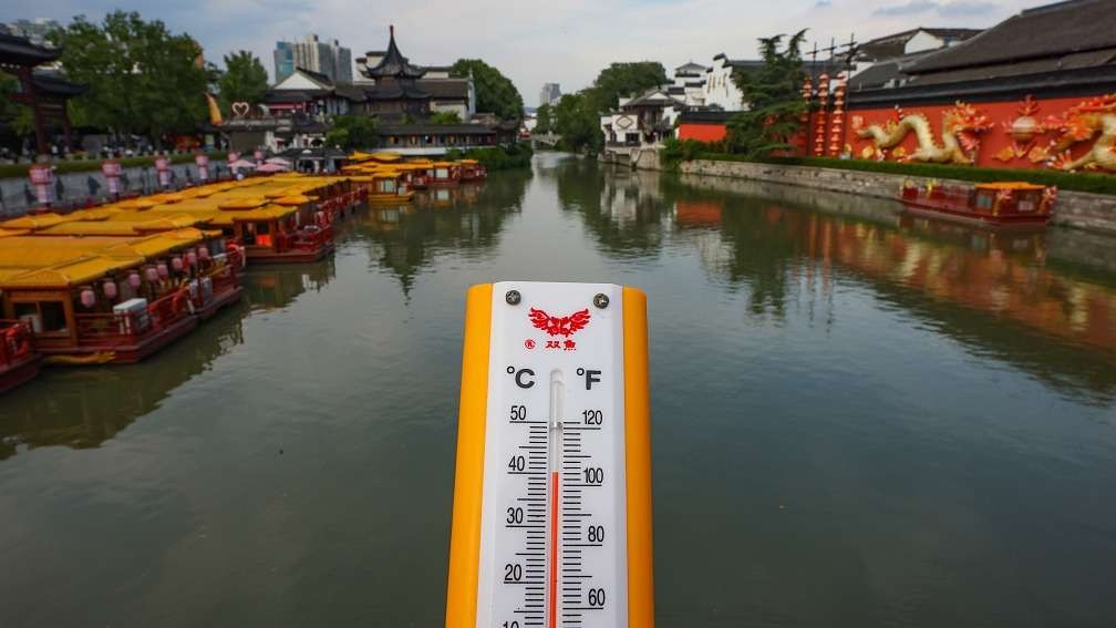 Suhu panas yang melanda Tiongkok hingga 40 derajat celsius menjadi perhatian dunia. (Foto: xinhua)