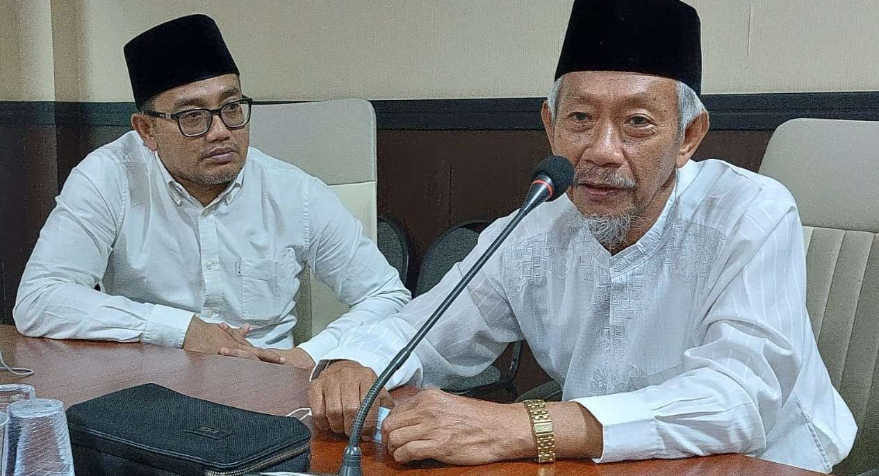 KH Abdussalam Shohib (PP Mambaul Maarif Denanyar Jombang) bersama Saad Ibrahim (Ketua PW Muhammadiyah Jatim).(Foto: dok Ngopibareng).