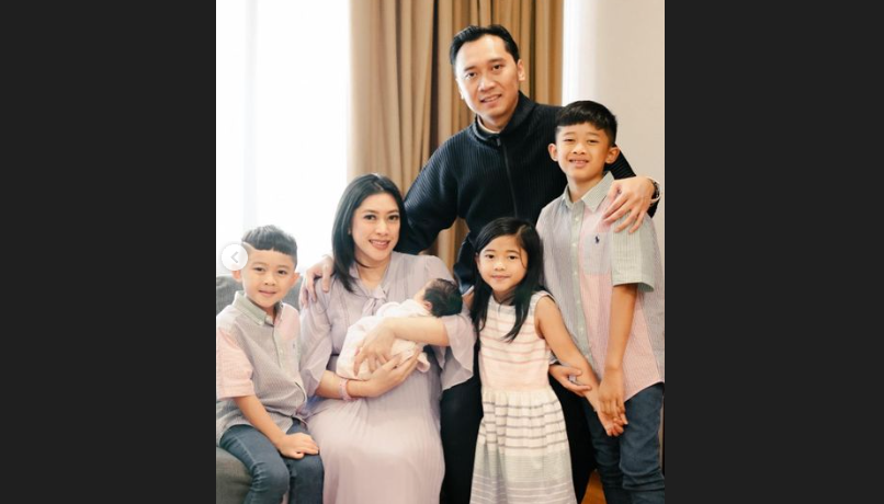 Keluarga pasangan Siti Ruby Aliya Rajasa dan Edhie Baskoro Yudhoyono atau Ibas. (Foto: Instagram @ruby_26)