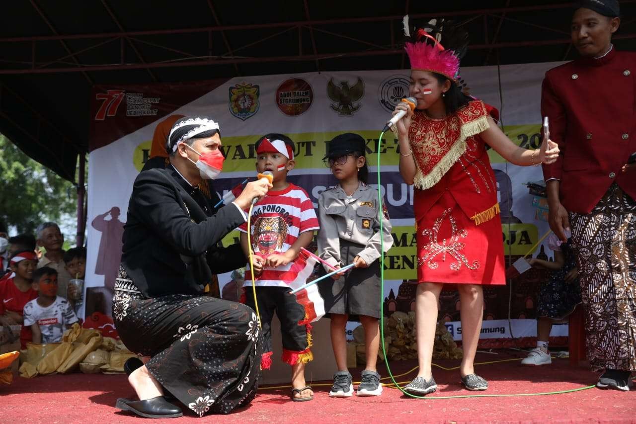 Gubernur Ganjar merayakah HUT RI bersama warga Desa Segrumung, Kabupaten Kendal. (Foto: Dokumentasi Jateng)