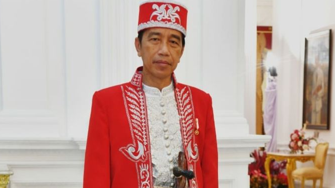 Presiden Jokowi mengenakan baju adat Dolomani dari Kesultanan Buton, Sulawesi Tenggara (Sultra) selaku inspektur upacara HUT ke-77 RI, Rabu 17 Agustus 2022. (Foto" Setpres)