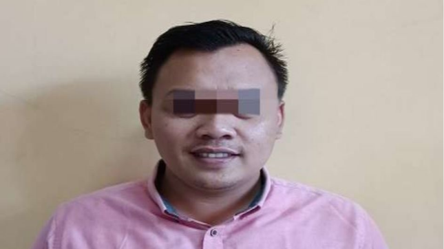 ID, seorang karyawan di Jember tilap uang perusahaan dengan modus rekening kantor eror (Foto: Dokumentasi Polsek Ajung)