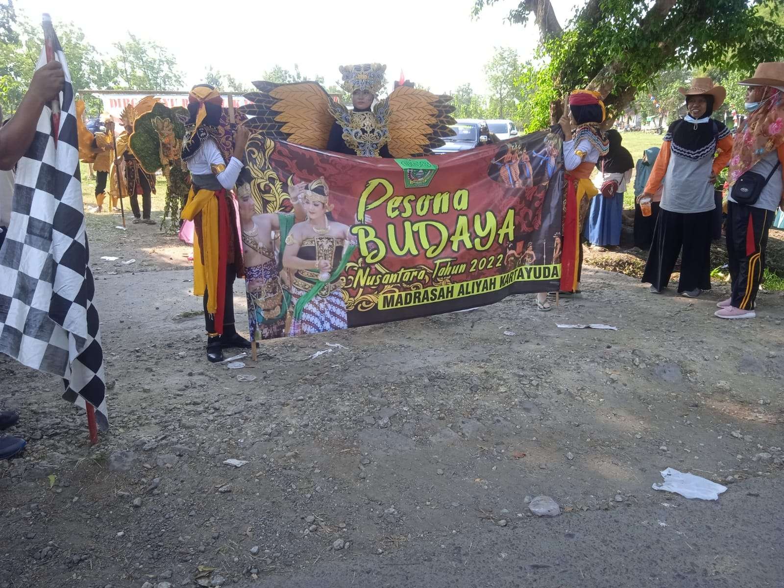 Salah satu kelompok peserta karnaval budaya di Kecamatan Kedungtuban, Kabupaten Blora. (Foto: Ahmad Sampurno/Ngopibareng.id)
