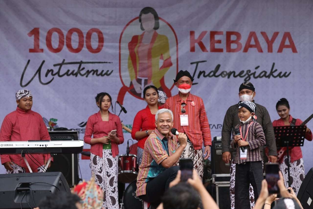 Gubernur Jawa Tengah, Ganjar Pranowo menghadiri Festival 1.000 Kebaya untukmu Indonesia di Semarang, Minggu 21 Agustus 2022. (Foto: Humas Pemprov Jateng)