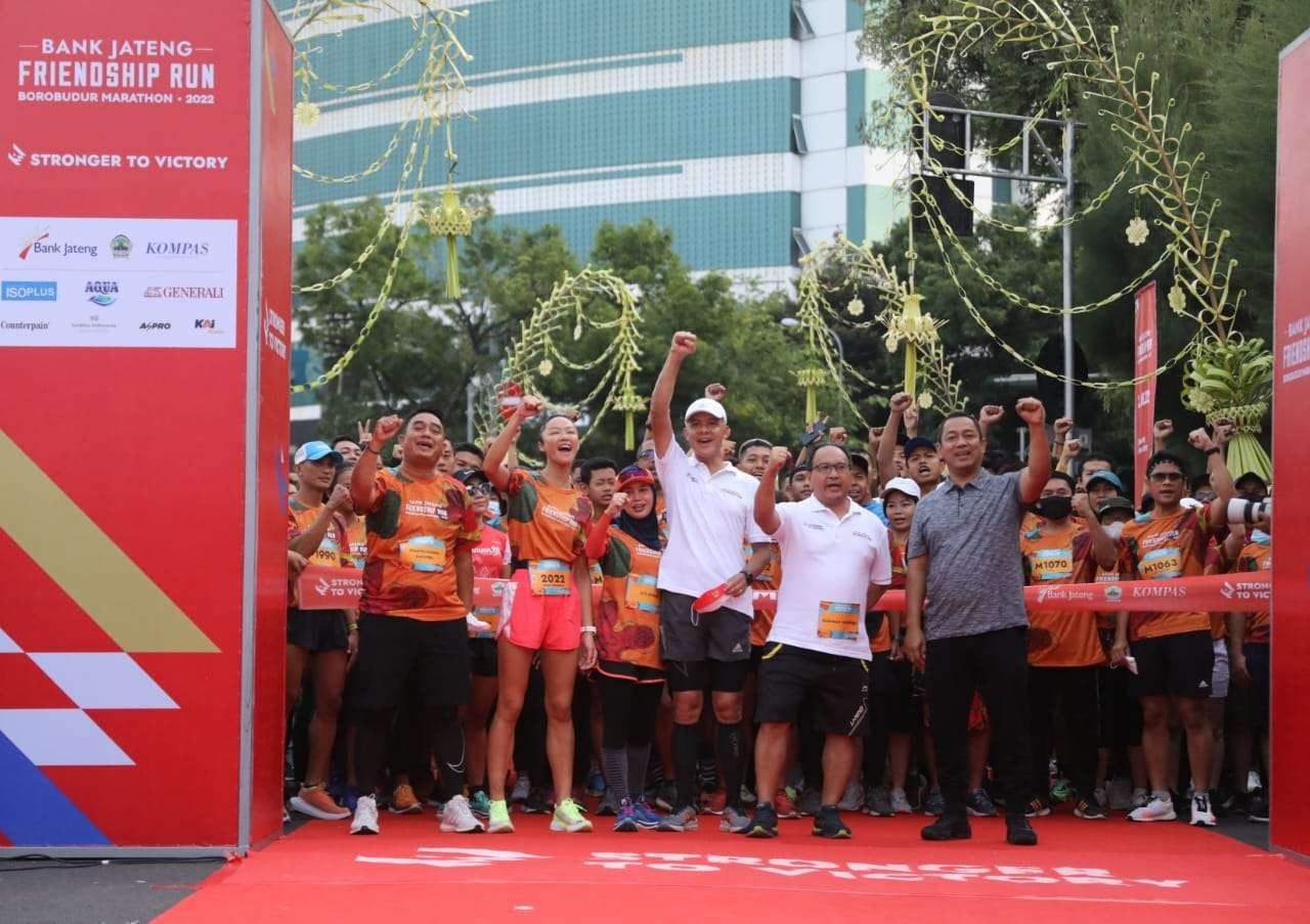 Gubernur Jawa Tengah, Ganjar Pranowo mengikuti Friendship Run Borobudur Marathon 2022, Minggu 21 Agustus. (Foto: Humas Pemprov Jateng)