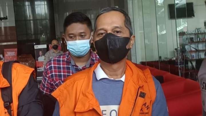 Rektor Universitas Lampung Karomani, yang telah ditetapkan sebagai tersangka dalam kasus suap penerimaan mahasiswa baru jalur mandiri, dijebloskan ke rumah tahanan KPK (Foto: Kmps)