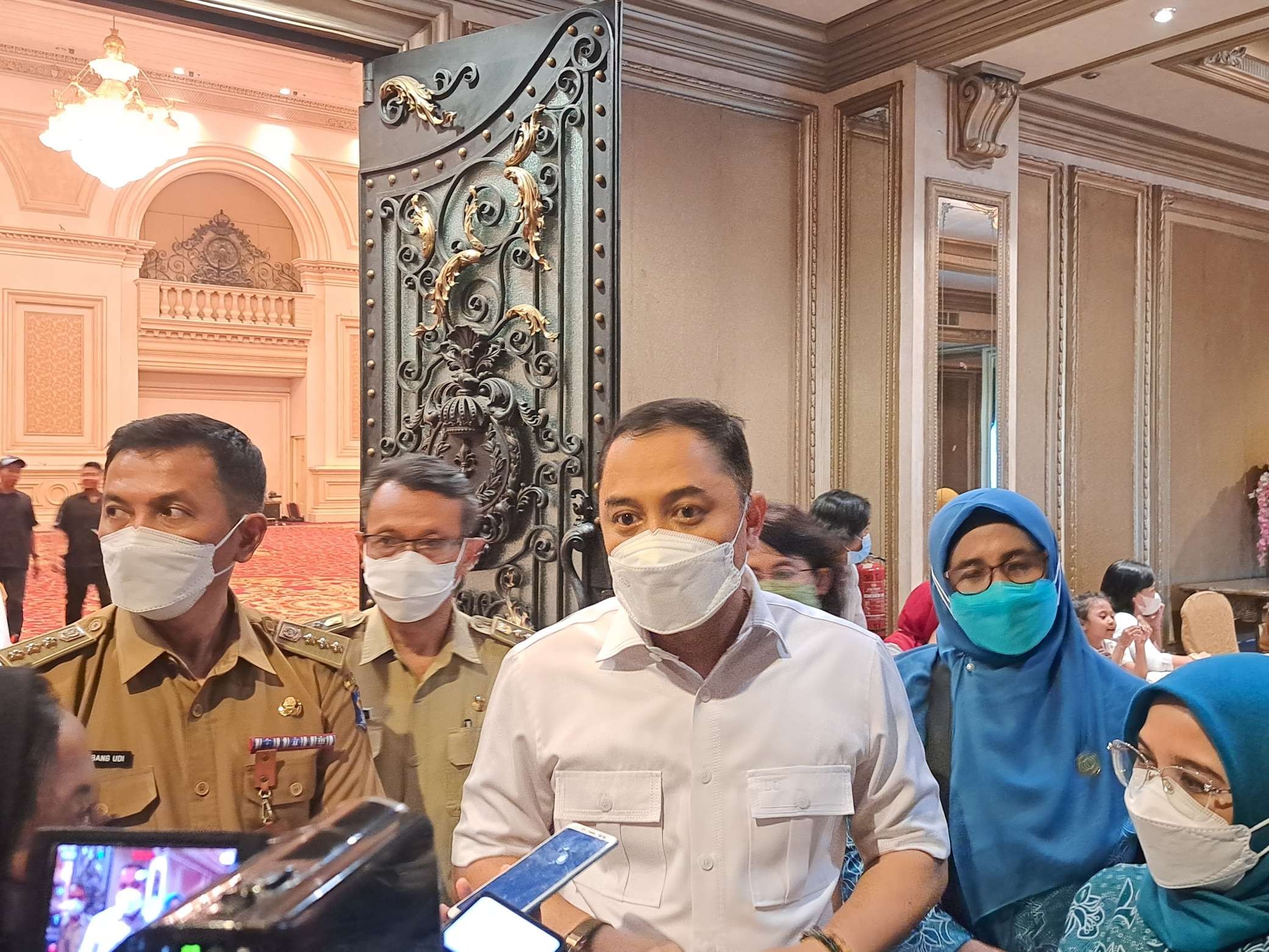 Walikota Surabaya, Eri Cahyadi meminta warga untuk tidak panik menghadapi penyakit cacar monyet. (Foto: Pita Sari/Ngopibareng.id)