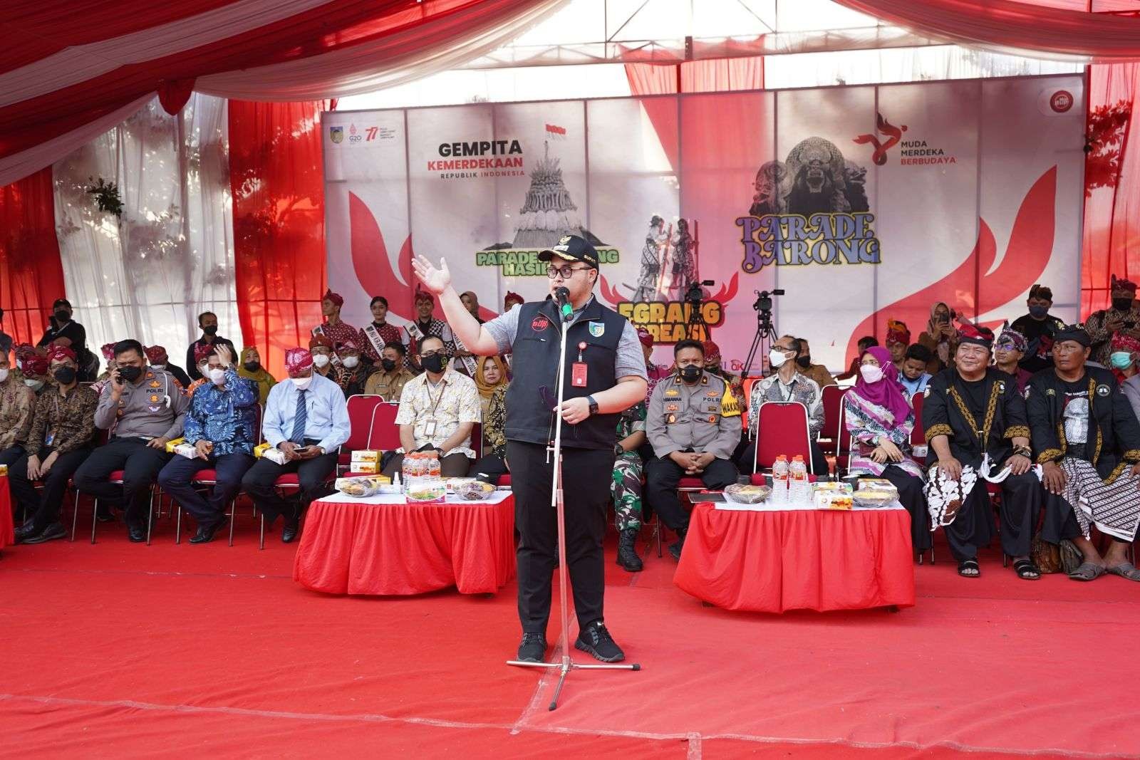 Bupati Kediri Hanindhito memberikan sambutan dalam gempita HUT RI ke-77 di SLG. (Foto: Kominfo Kabupaten Kediri)