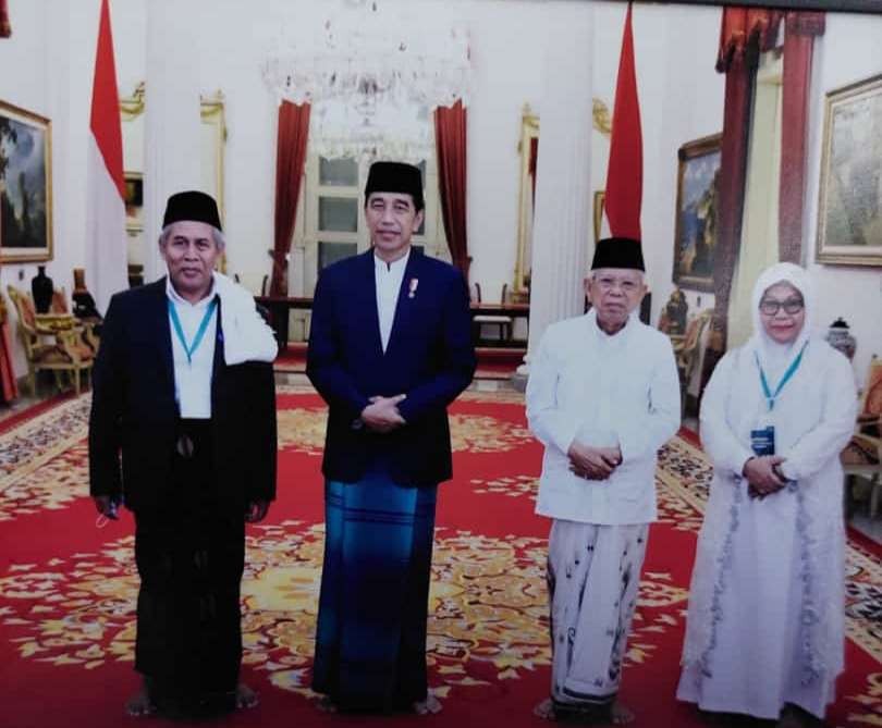 KH Marzuki Mustamar saat bersama Presiden Joko Widodo dan Wapres KH Ma'ruf Amin. (Foto:PWNU jatim)