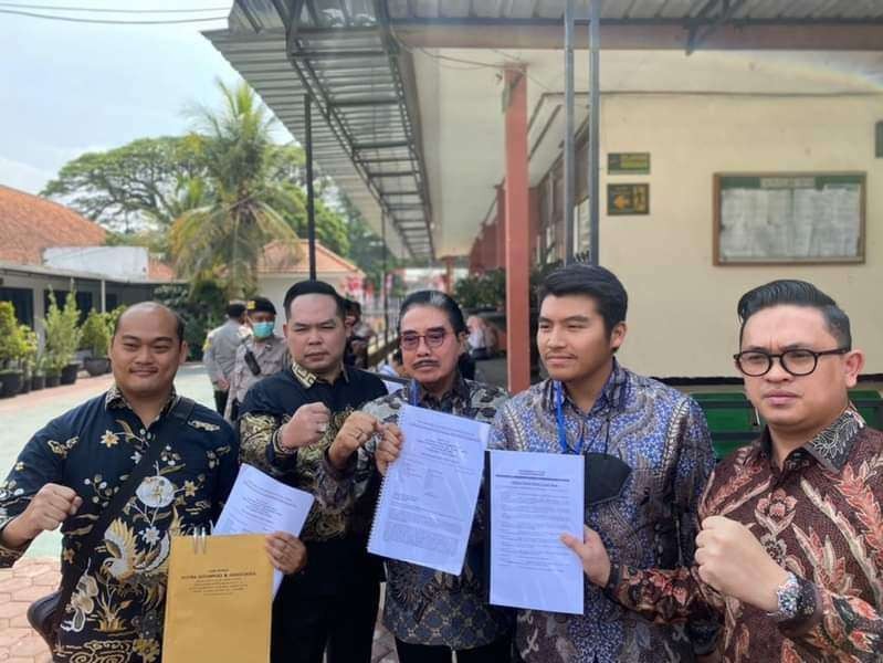Tim Kuasa Hukum Terdakwa Julianto Eka Putra usai menjalani pembacaan replik di Pengadilan Negeri Malang (Foto: Lalu Theo/Ngopibareng.id)