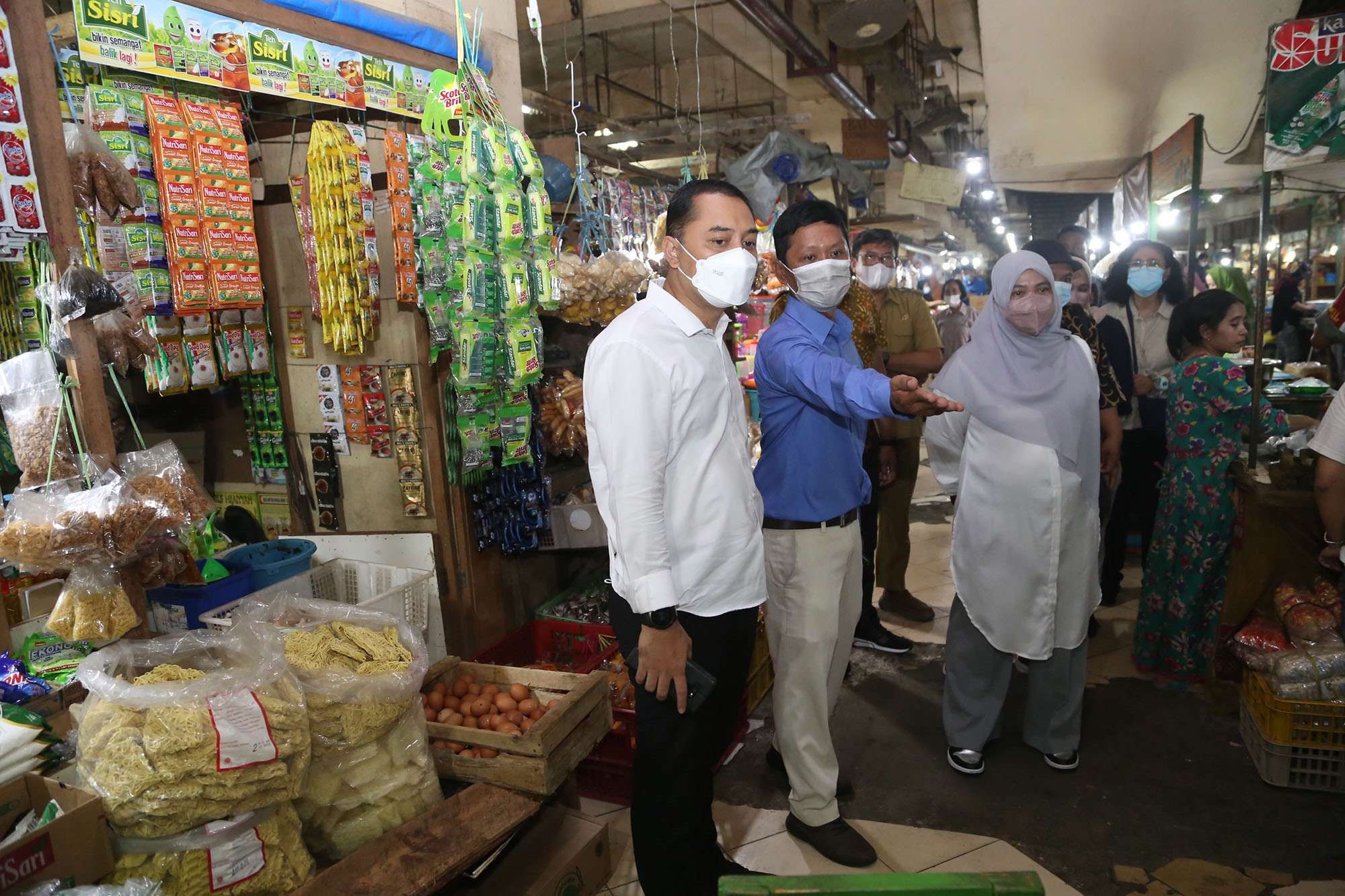 Walikota Surabaya, Eri Cahyadi saat melakukan sidak pasar, beberapa hari lalu. (Foto: Humas Pemkot Surabaya)