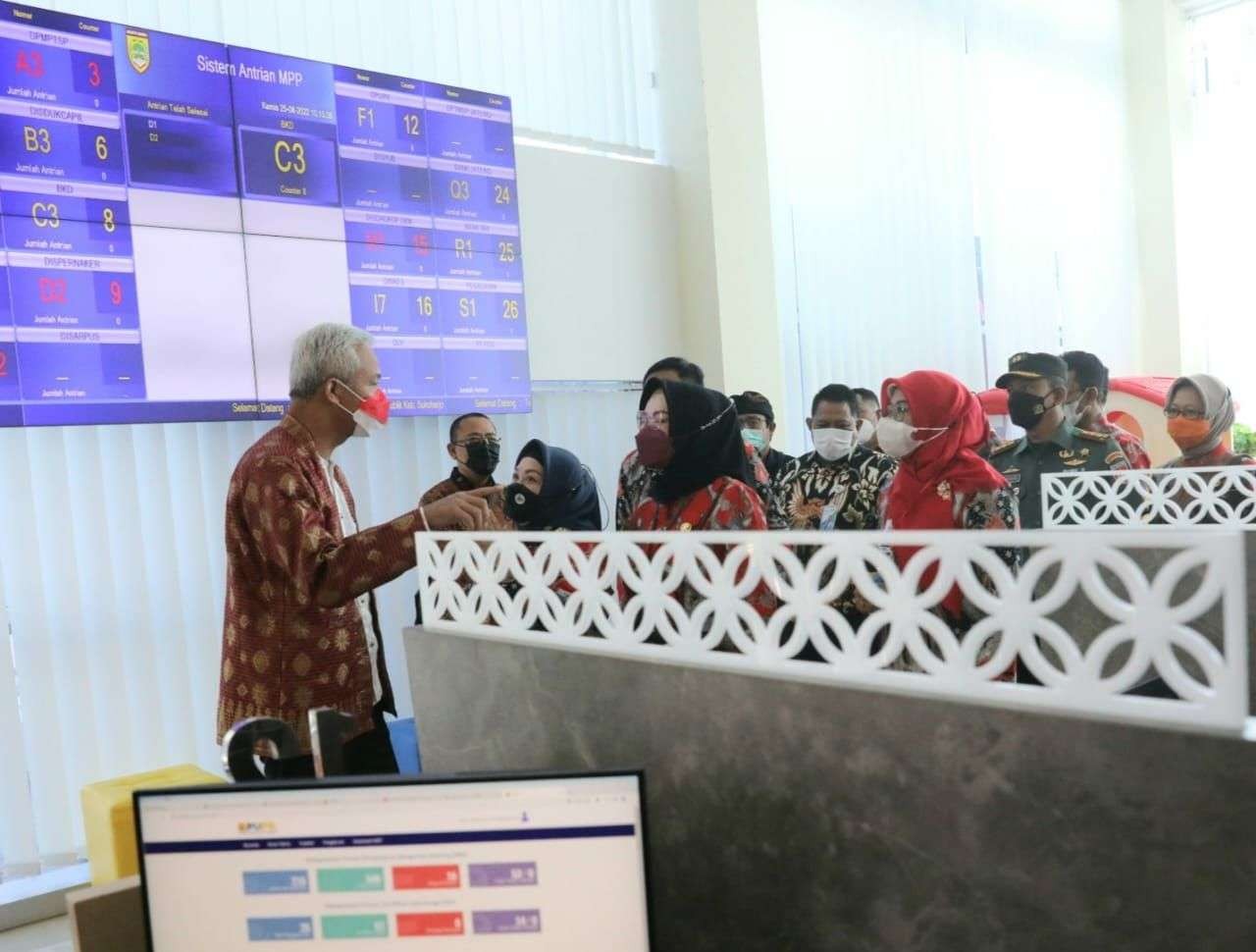 Gubernur Jawa Tengah Ganjar Pranowo meresmikan Mal Pelayanan Publik (MPP) Sevaka Bhakti Wijaya Kabupaten Sukoharjo. (Foto: dok)