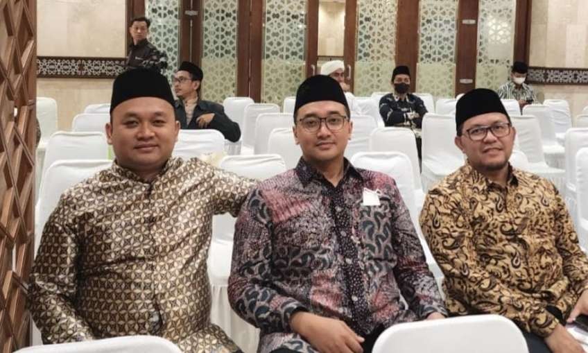 Gus Amak (KH Muhammad Nailur Rahman) Pengasuh PP Bayt al-Hikmah Pasuruan (tengah). Foto:rijalul-ansor)