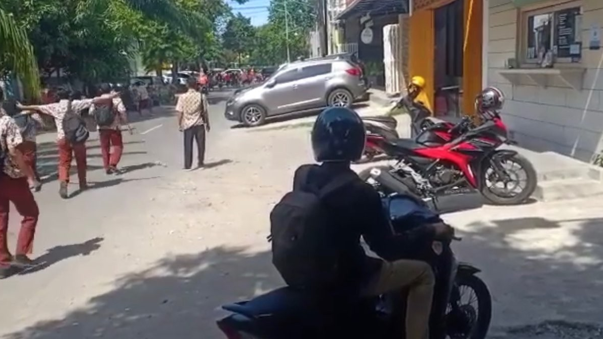 Potongan video peristiwa penyerangan di SMAN Komplek Surabaya (Foto: dok. Narasumber)