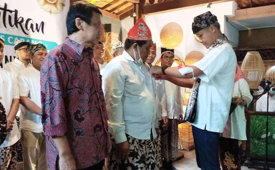 Ketua Pengurus Pusat Kagama, Ganjar Pranowo melantik Penguru Cabang Kagama Banyuwangi dan Jember (foto:Muh Hujaini/Ngopibareng.id)