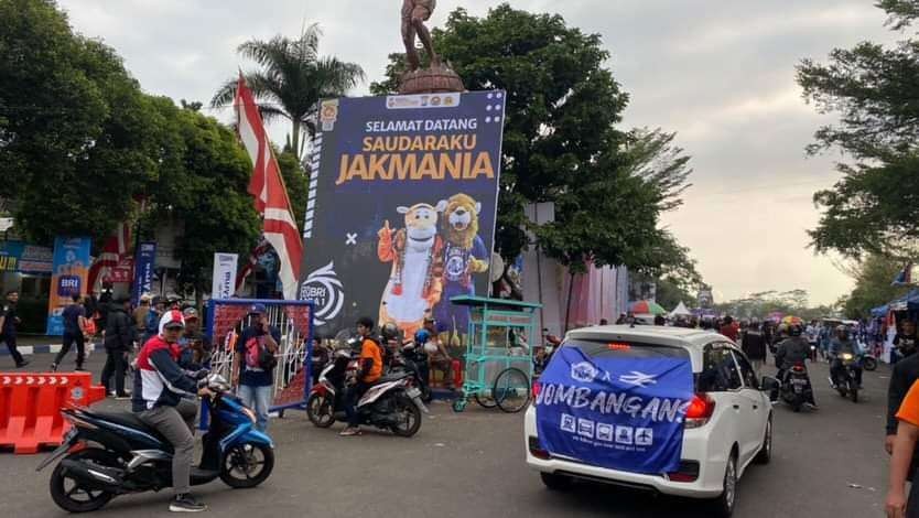 Spanduk Selamat Datang Saudaraku Jakmania di Gerbang Stadion Kanjuruhan, Kabupaten Malang (Foto: Lalu Theo/ngopibareng.id)