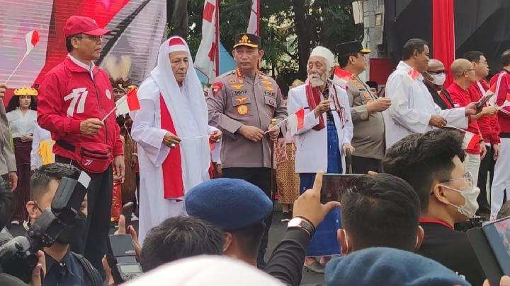 Habib Luthfi Ali bin Yahya bersama KH Muhtadi Dimyati Banteng dan Kapolri, saat Kirab Merah Putih di Jakarta, Minggu 28 Agustus 2022. (Foto: jatman)