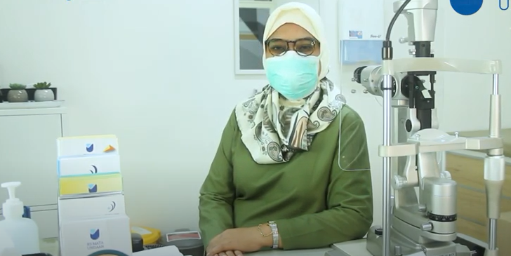 Dokter Kitriastuti Sp.M dari Rumah Sakit Mata Undaan Surabaya saat menjelaskan penyebab mata kering dan penanganannya. (Foto: Tangkapan Layar)