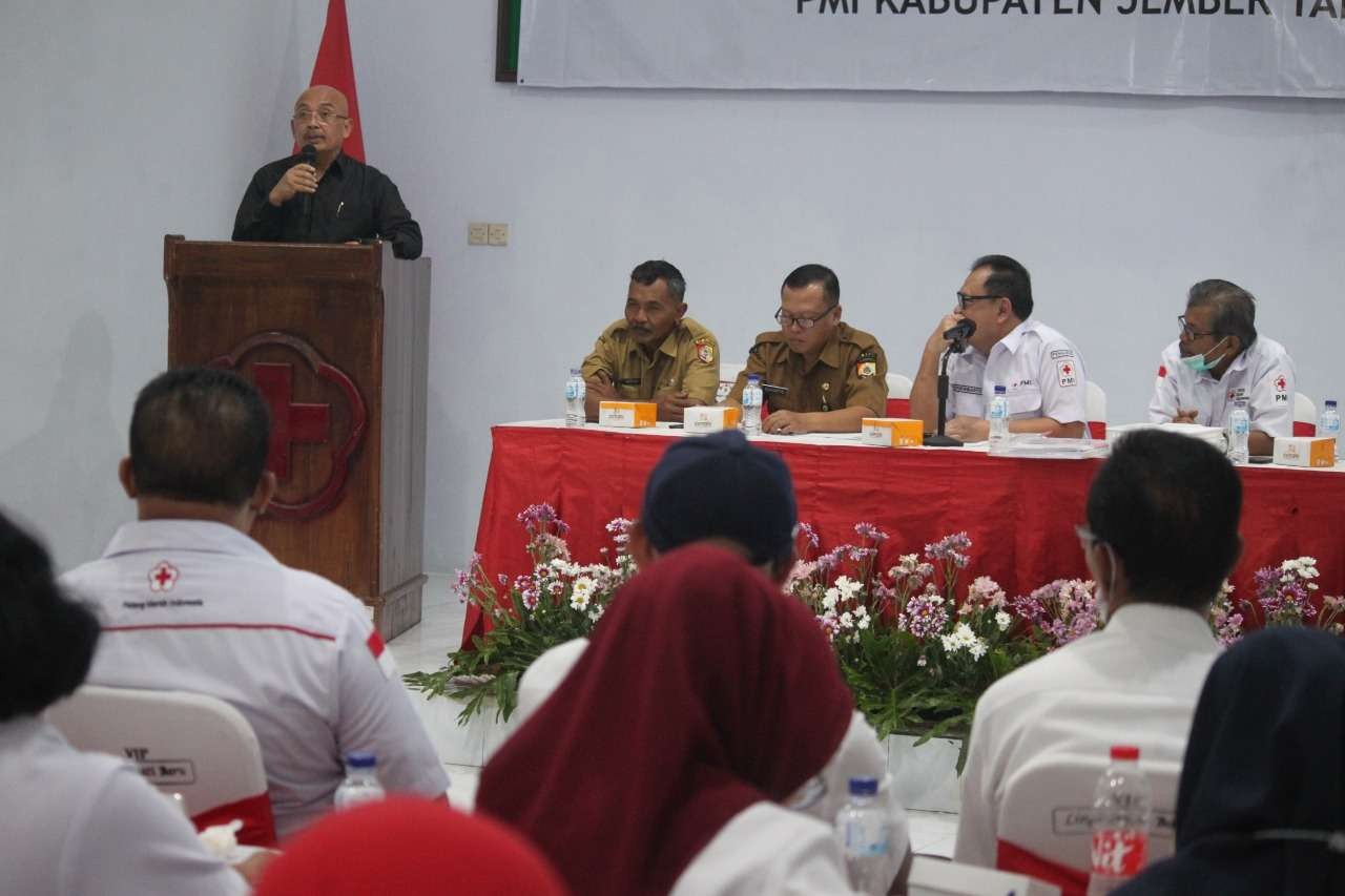 Ketua PMI Jember terpilih Muhammad Thamrin saat menyampaikan pidato perdana. (Foto: Dokumentasi PMI Jember)