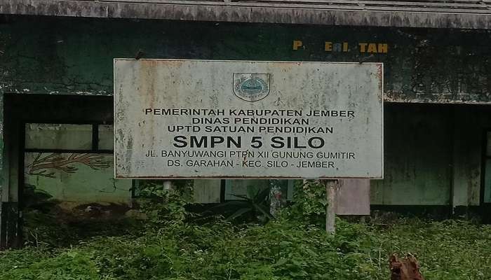 Kondisi gedung SMPN 5 Silo Kabupaten Jember memprihatinkan (Foto: Dokumentasi warga)